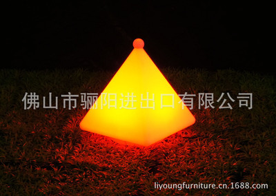 現(xiàn)代簡約定制LED草坪燈 點亮室內(nèi)外空間的多樣色彩